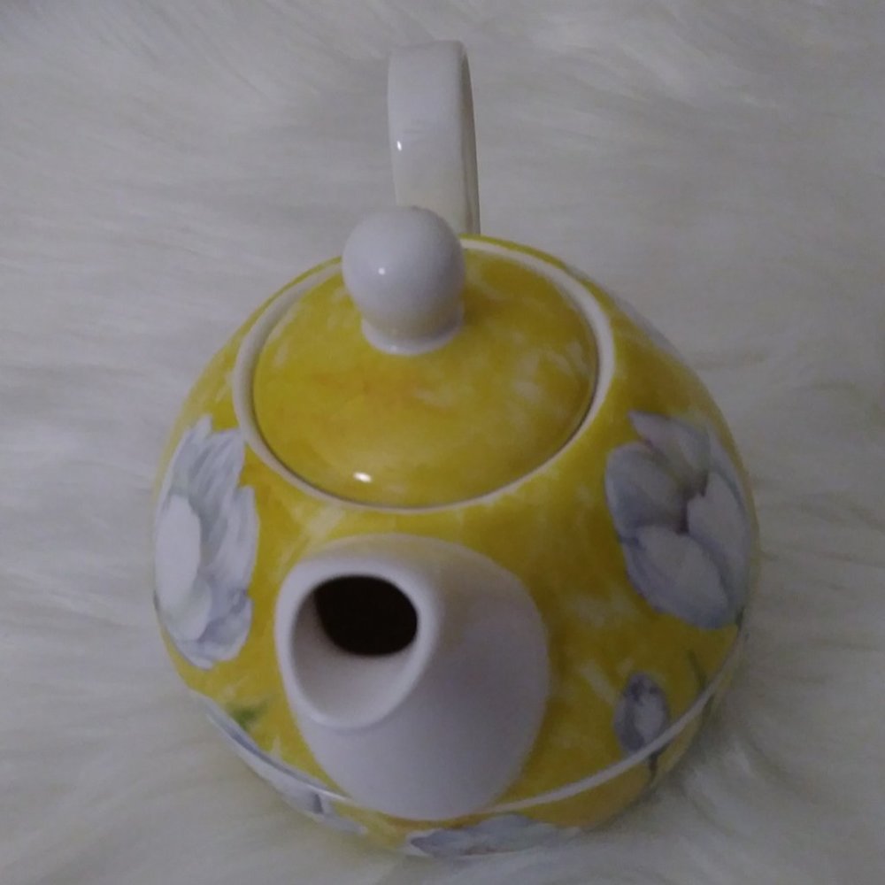 SOLD SOLD Teapot and Cup Tea for One Set Yellow - Picture 7 of 16
